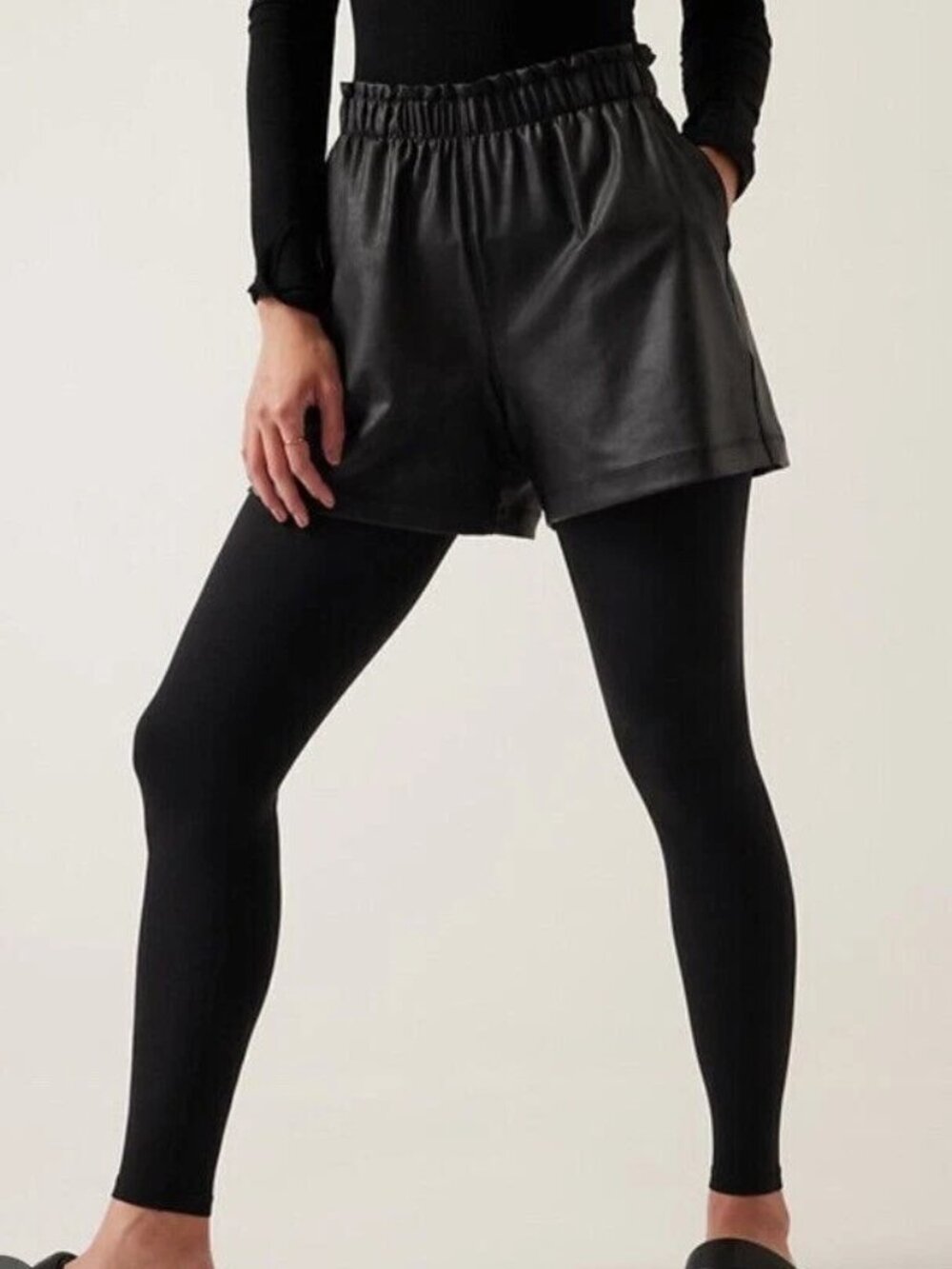 Athleta Gleam Pull On High Rise Pocket Short L Black #464610